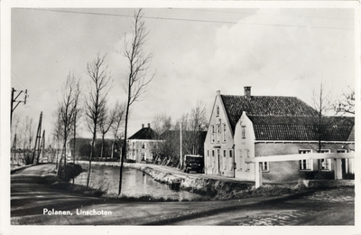 11369 Gezicht op het riviertje de Korte Linschoten en de bebouwing aan de Polanerweg te Linschoten uit het zuiden. N.B. ...